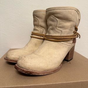 Freebird by Steven, women’s size 9, FB Casey Beige Multi